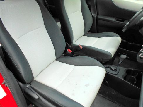 Used 2014 Toyota Yaris L FWD image 22