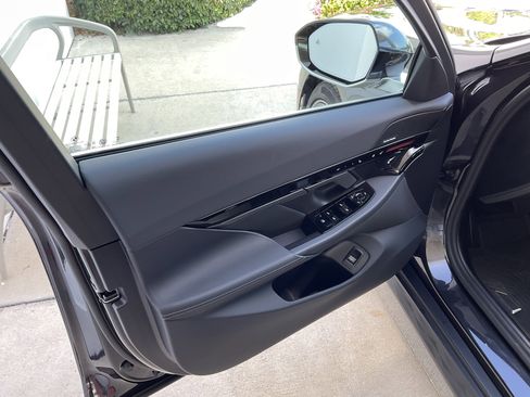Used 2026 BMW 530i w/ Premium Package RWD image 8