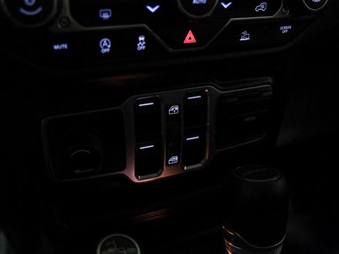 Used 2023 Jeep Gladiator Willys image 30