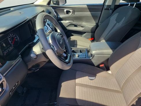 Used 2023 Kia Sorento LX image 16