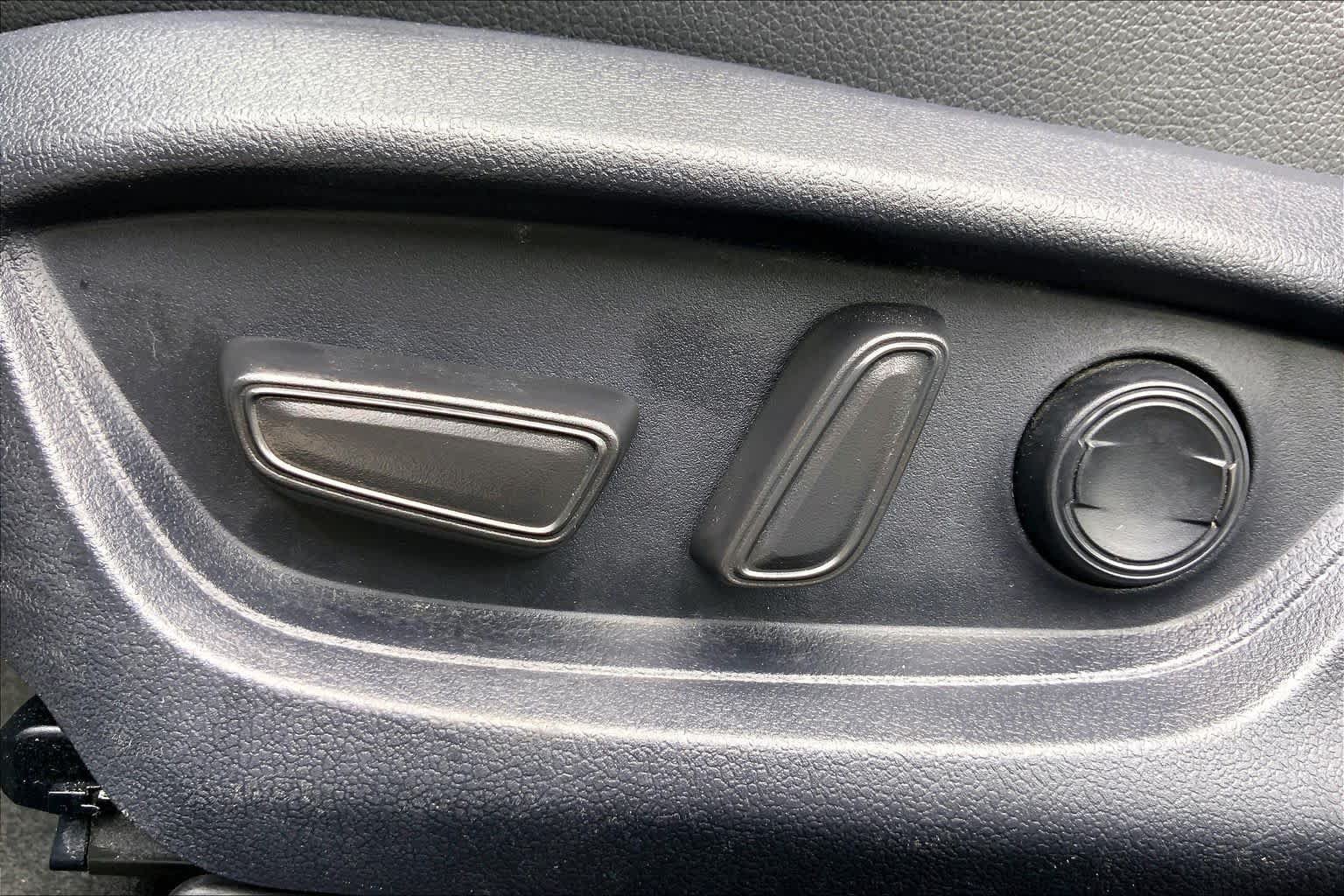 Used 2025 Toyota Camry SE FWD image 34