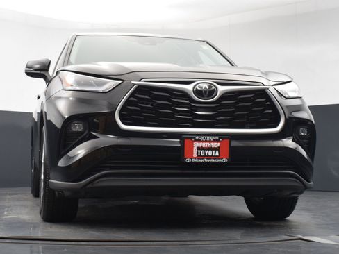 Used 2024 Toyota Highlander LE AWD/4WD image 31