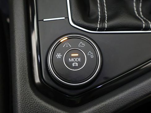 Used 2024 Volkswagen Taos SE w/ Panoramic Sunroof Package AWD/4WD image 53