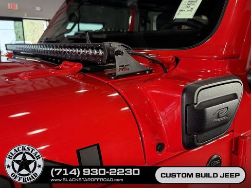 Used 2025 Jeep Wrangler Unlimited Rubicon 4xe w/ Convenience Group AWD/4WD image 38