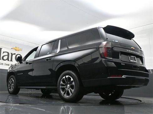New 2025 Chevrolet Suburban LS image 5