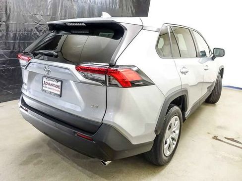 Certified 2022 Toyota RAV4 LE FWD image 6