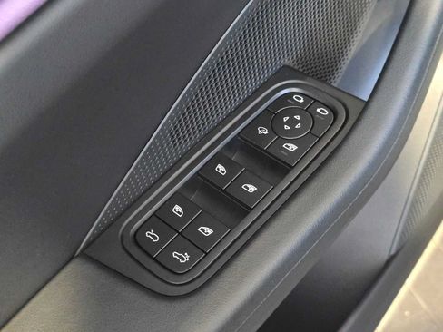 Used 2025 Porsche Macan 4 Electric w/ Premium Package AWD/4WD image 25