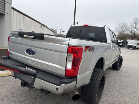 Used 2019 Ford F350 Lariat image 19