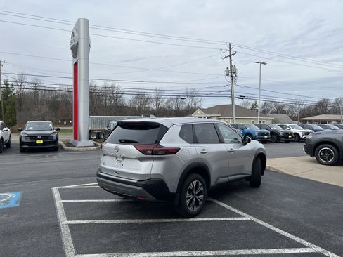 Used 2023 Nissan Rogue SV image 10