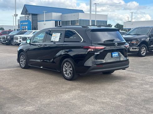 Used 2021 Toyota Sienna XLE FWD image 15