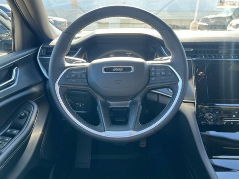 New 2025 Jeep Grand Cherokee 4WD image 12