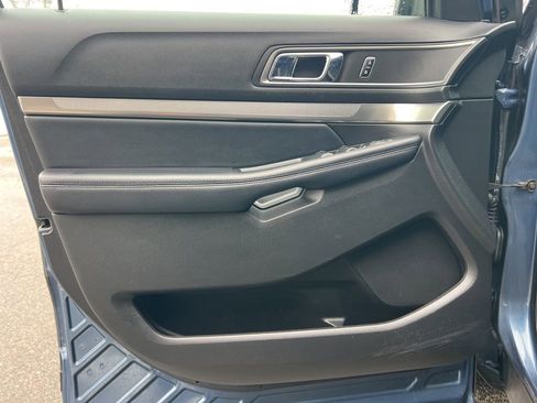 Used 2018 Ford Explorer XLT w/ Equipment Group 202A AWD/4WD image 11