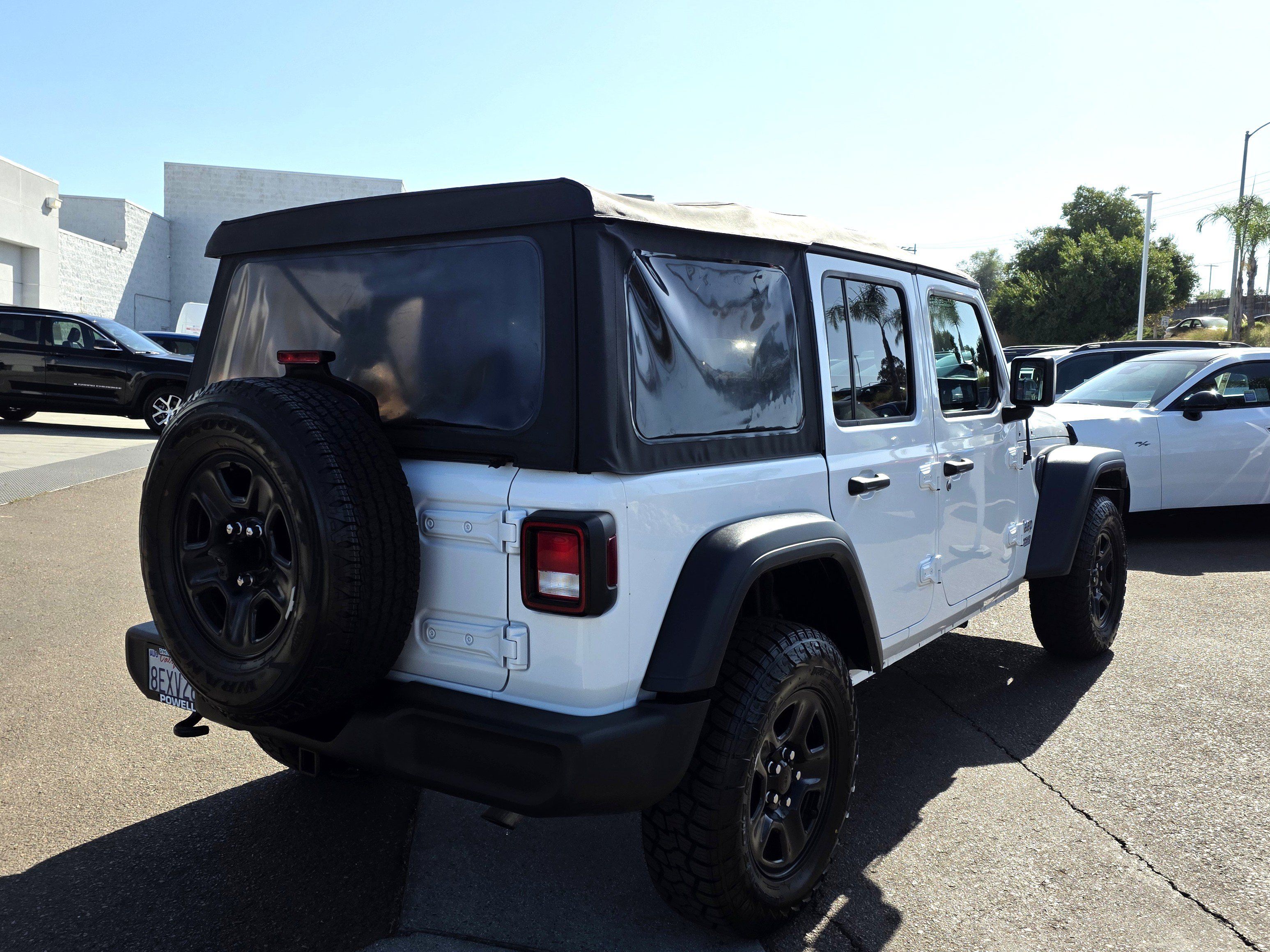 Used 2018 Jeep Wrangler Unlimited Sport AWD/4WD image 3