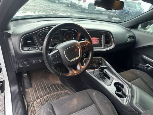 Used 2017 Dodge Challenger SXT RWD image 11