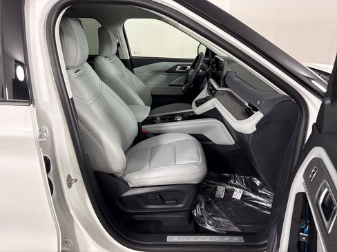 New 2026 Ford Explorer Platinum AWD/4WD image 5