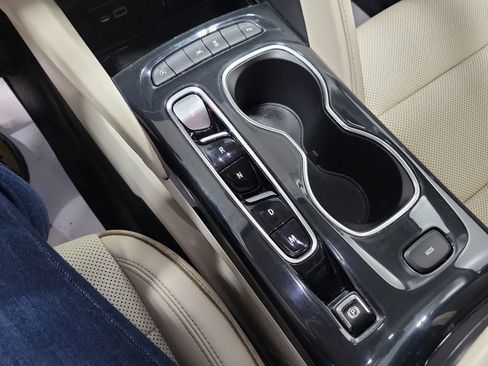 Used 2022 Buick Envision Essence w/ Safety Package image 42