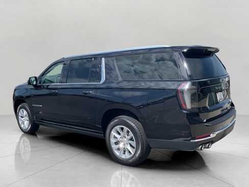 Used 2025 Chevrolet Suburban Premier AWD/4WD image 5