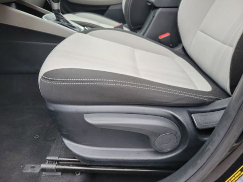 Used 2023 Hyundai Venue SEL image 4