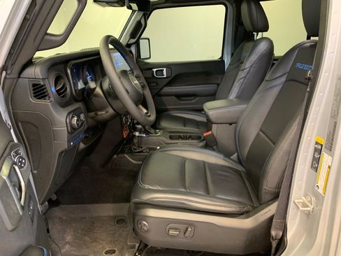Used 2024 Jeep Wrangler Unlimited Rubicon 4xe AWD/4WD image 19