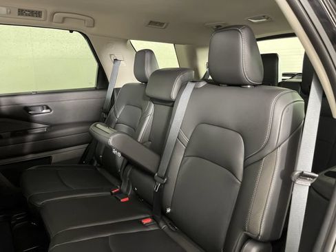 Certified 2025 Nissan Pathfinder SL FWD image 23