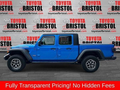 Used 2024 Jeep Gladiator Rubicon w/ Technology Group AWD/4WD image 7