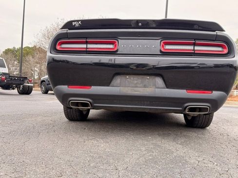 Used 2019 Dodge Challenger SXT image 17