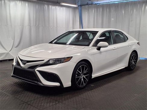 Used 2024 Toyota Camry SE image 22