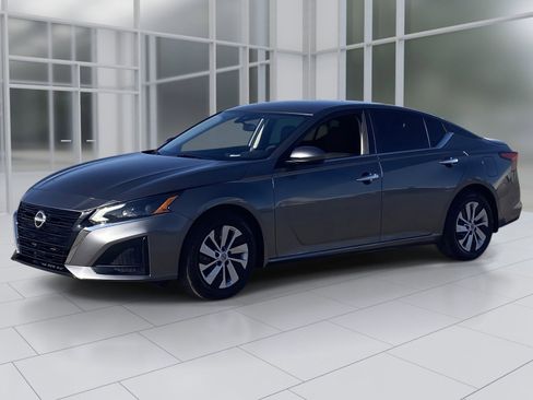 Certified 2023 Nissan Altima 2.5 S image 2