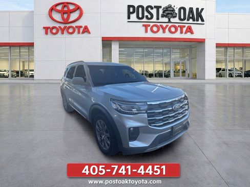 Used 2025 Ford Explorer Active w/ Active Comfort Package AWD/4WD image 3