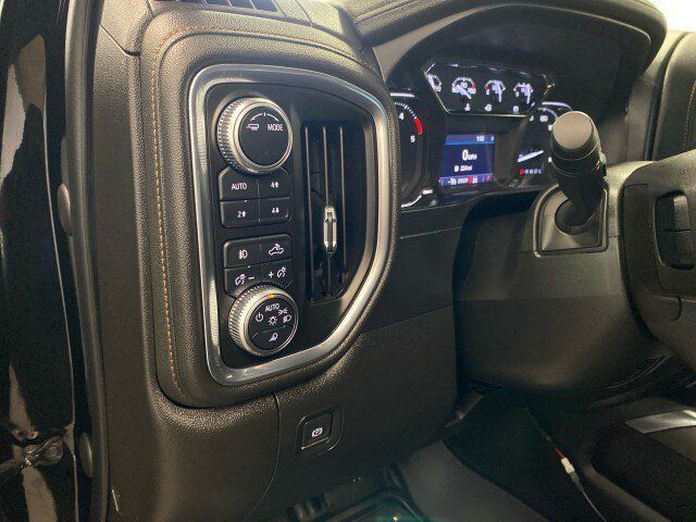 Used 2022 GMC Sierra 2500 AT4 w/ Gooseneck/5TH Wheel Package AWD/4WD image 17