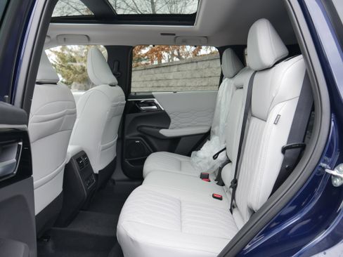 New 2026 Mitsubishi Outlander SEL image 14