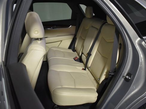 Used 2018 Cadillac XT5 Luxury w/ Driver Awareness Package image 28