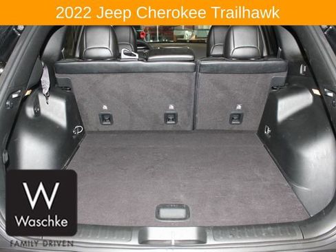 Used 2022 Jeep Cherokee Trailhawk image 18