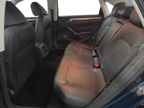 Used 2018 Volkswagen Passat 2.0T SE FWD image 15
