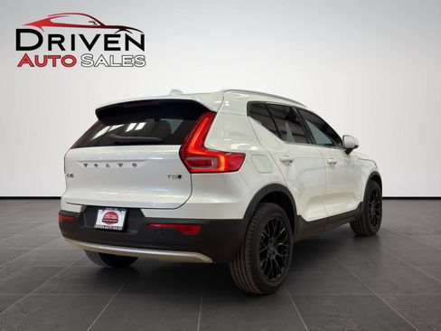 Used 2022 Volvo XC40 T5 Inscription image 6