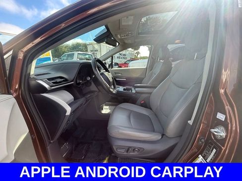 Used 2021 Toyota Sienna XLE image 9