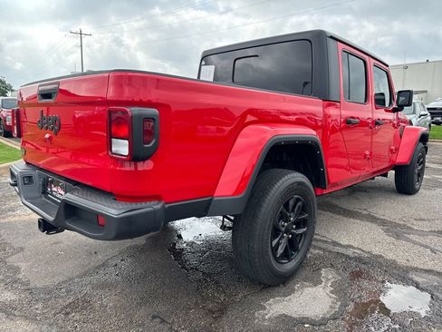 Used 2022 Jeep Gladiator Sport AWD/4WD image 4