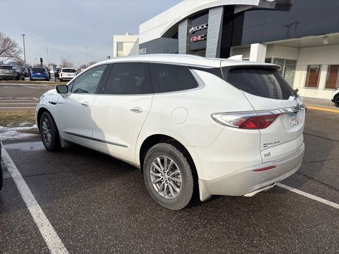 Used 2024 Buick Enclave Essence w/ Technology Package image 2