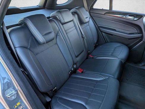 Used 2019 Mercedes-Benz GLE 400 4MATIC w/ Premium 2 Package image 18