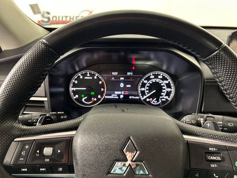 Used 2024 Mitsubishi Outlander SE image 12