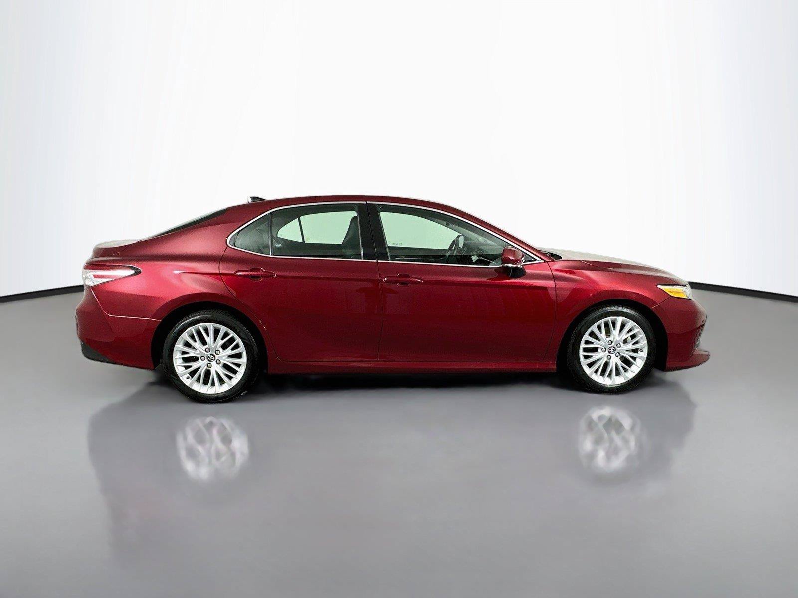 Used 2018 Toyota Camry XLE FWD image 8