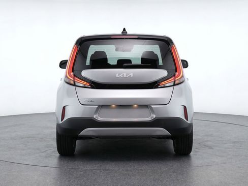 Used 2025 Kia Soul LX w/ LX Technology Package FWD image 7