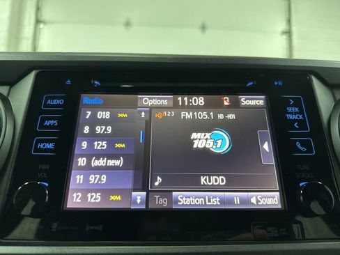 Used 2019 Toyota Tacoma TRD Sport AWD/4WD image 32