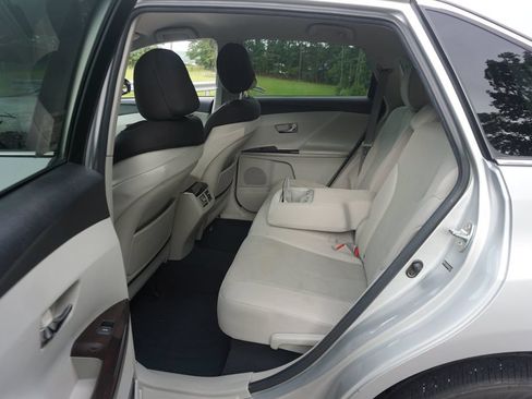 Used 2010 Toyota Venza FWD image 11