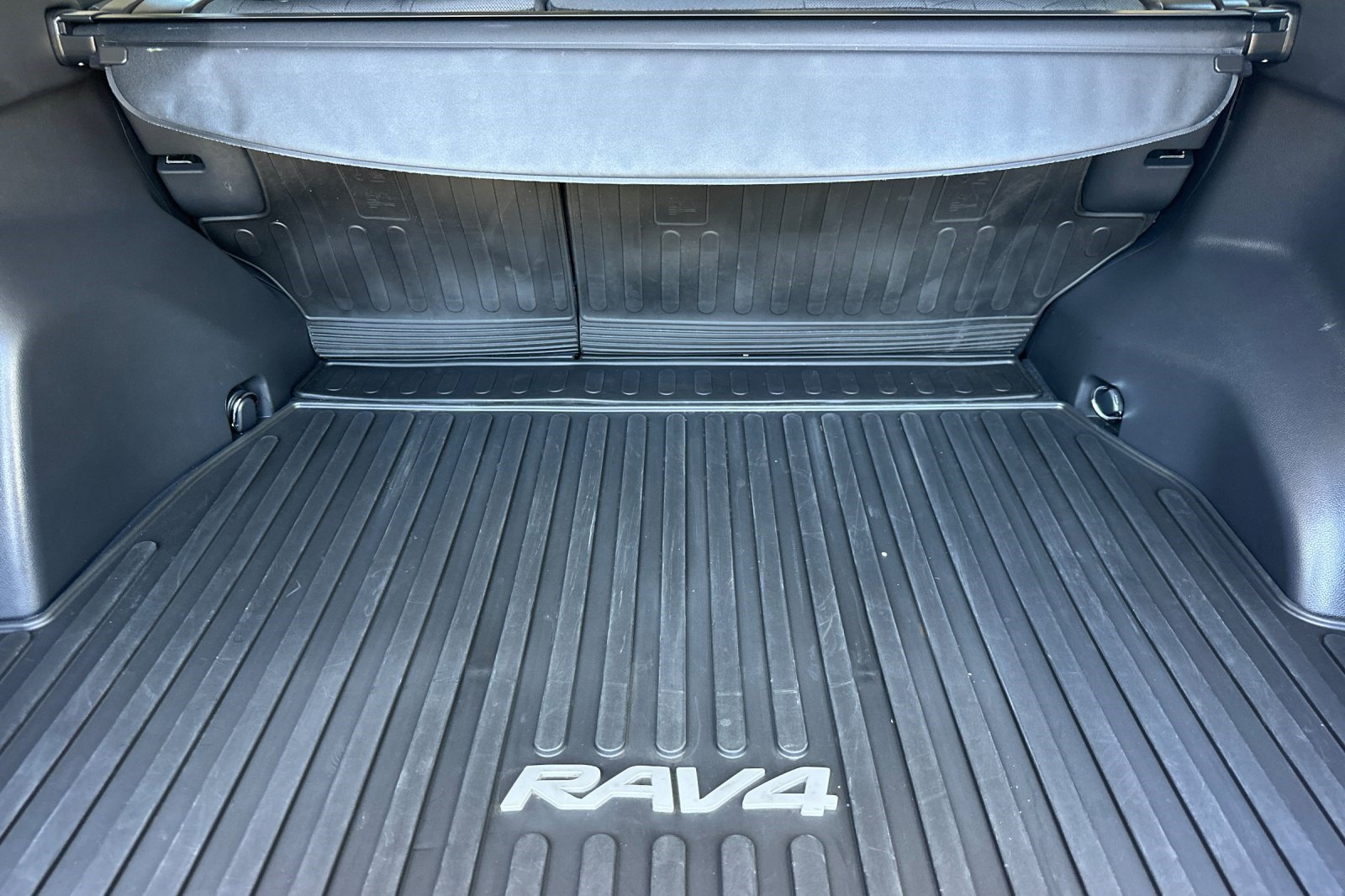 Used 2024 Toyota RAV4 XLE w/ Convenience Package FWD image 26