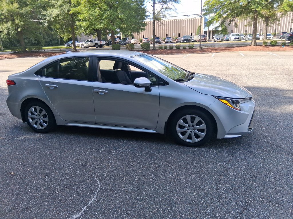Used 2023 Toyota Corolla LE FWD image 4