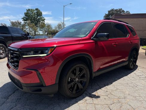 Used 2025 Honda Pilot Black Edition image 5