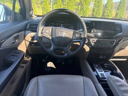 Used 2019 Honda Pilot Touring image 13