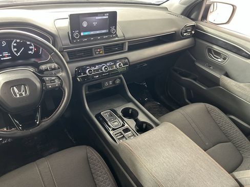 Used 2025 Honda Pilot Sport image 22