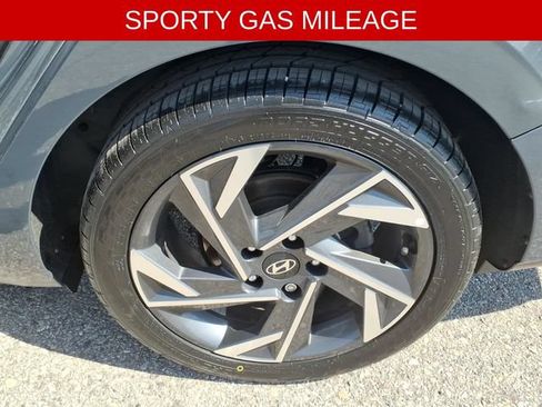 Used 2024 Hyundai Elantra SEL w/ Convenience Package FWD image 16
